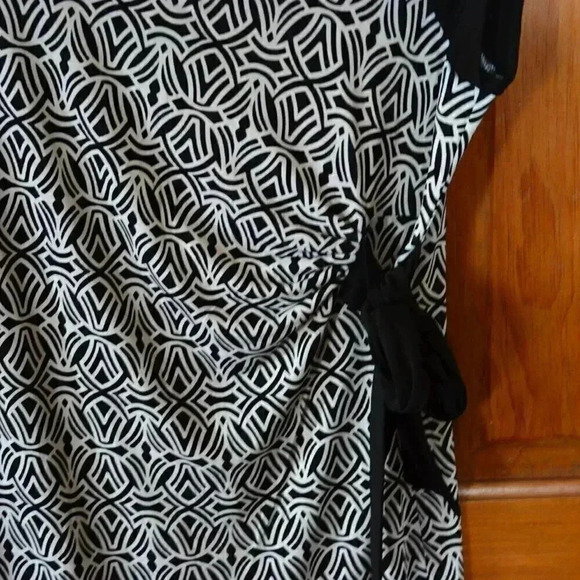 Host Pick!!  Motherhood Maternity Dress - Picture 3 of 8